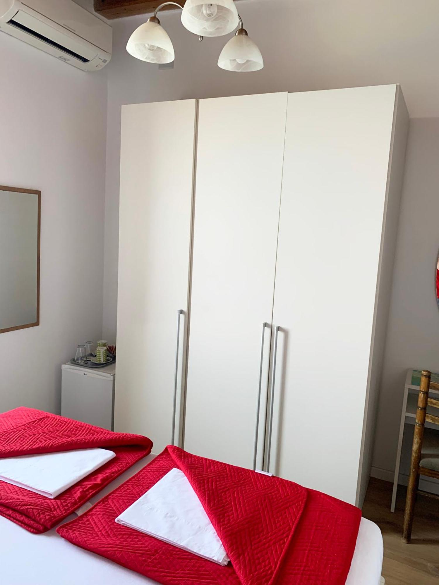Seafront Rooms Хвар Экстерьер фото