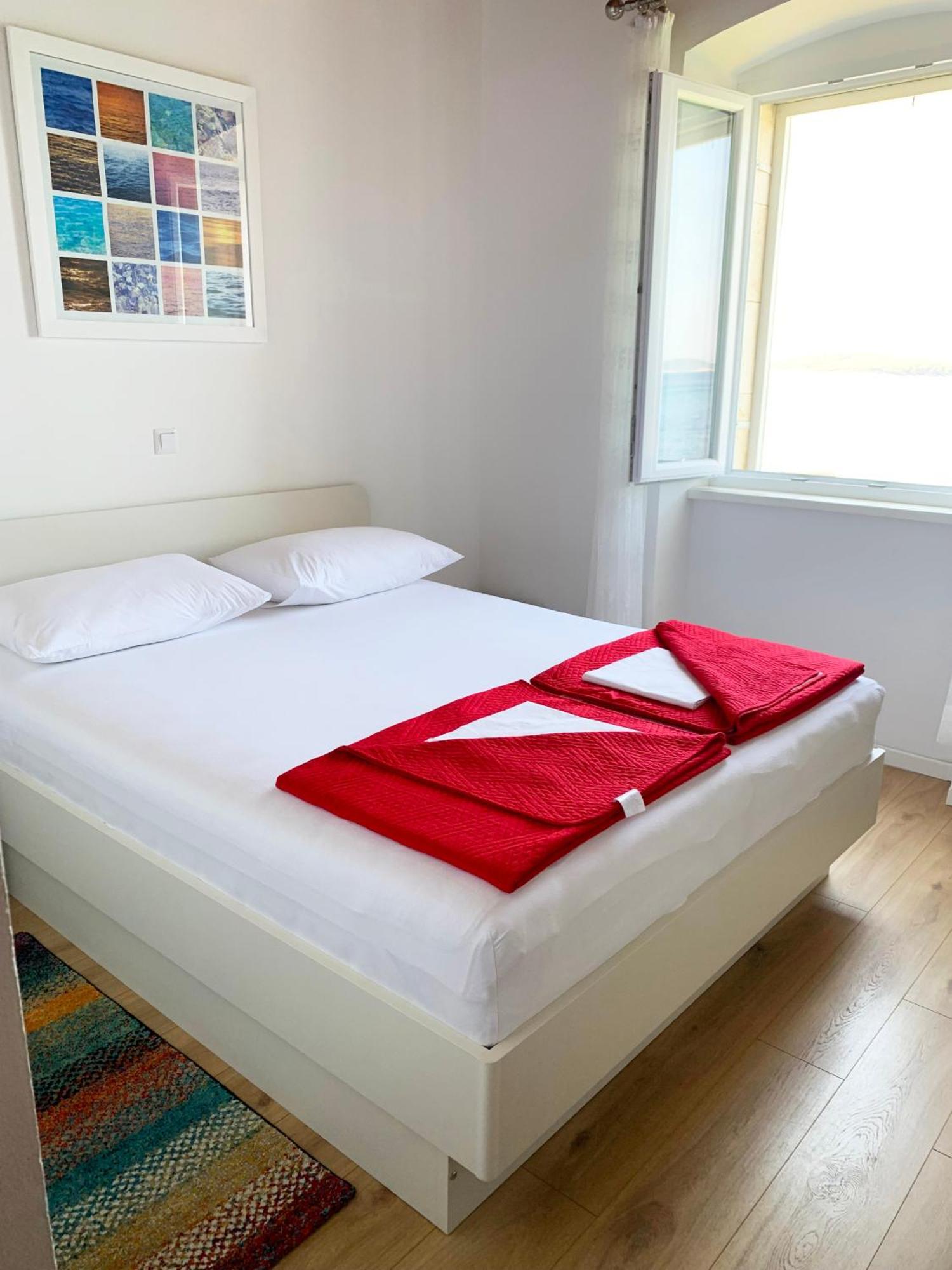 Seafront Rooms Хвар Экстерьер фото